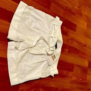 NWT Oakley size 3/4 white belted shorts with pockets
